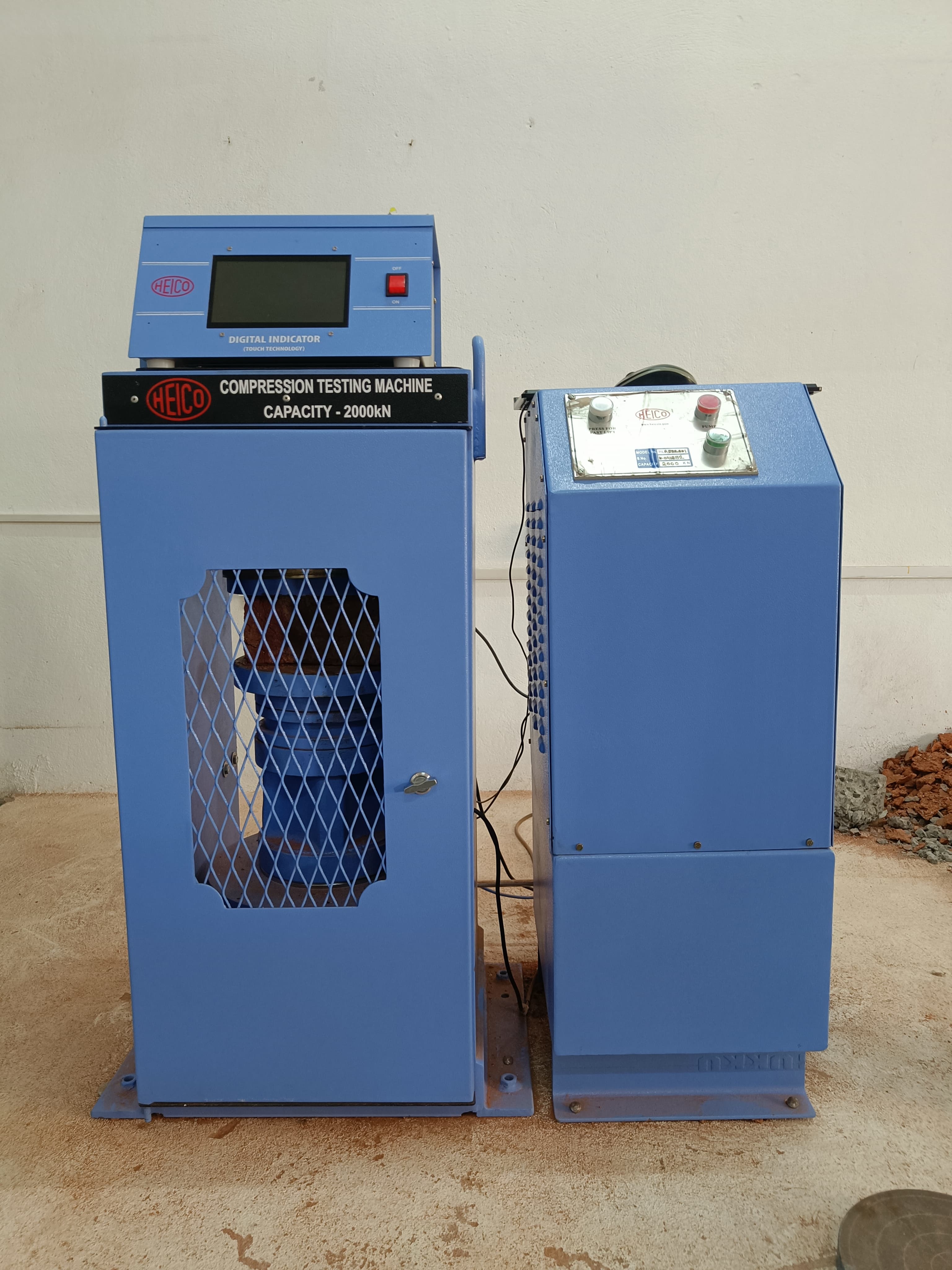 Compression Testing Machine (CTM Setup)