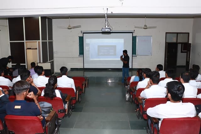 E-Talk & Boot-camp by Carsalaah.com organized by i-FAME E-Cell of CDGI